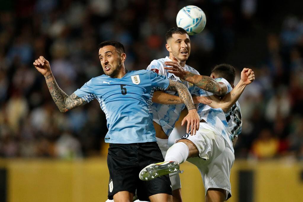 Futbol. Partido entre Uruguay y Argentina en Montevideo. (Télam)