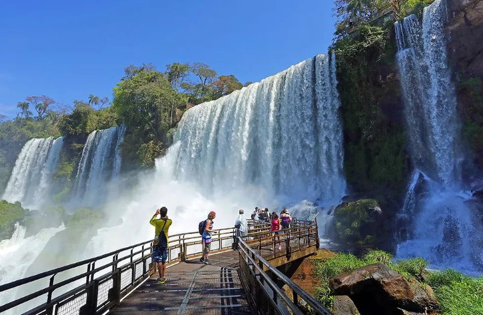 Iguazú hace una prueba piloto de apertura de fronteras con Brasil.