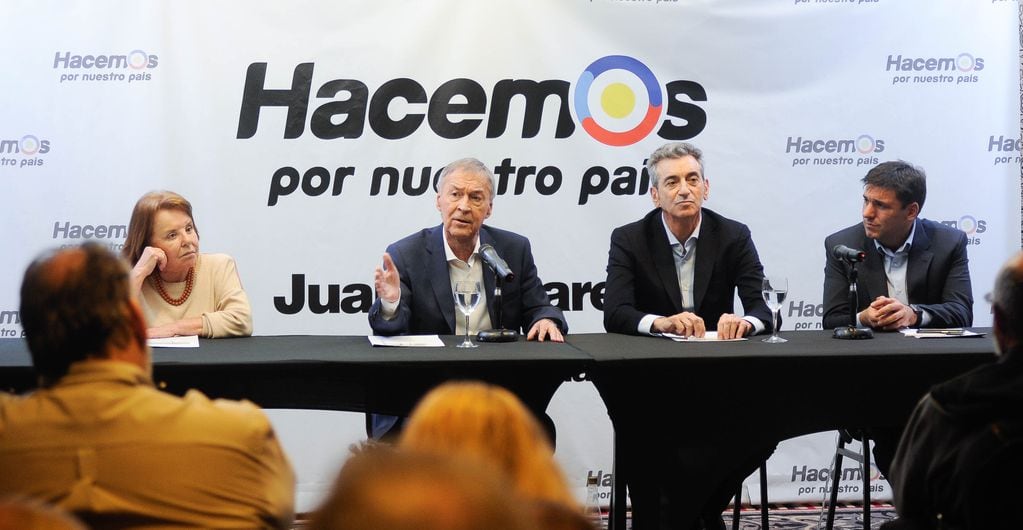 Juan Schiaretti y Florencio Randazzo en el lanzamiento de la fórmula presidencial. Foto: Federico Lopez Claro