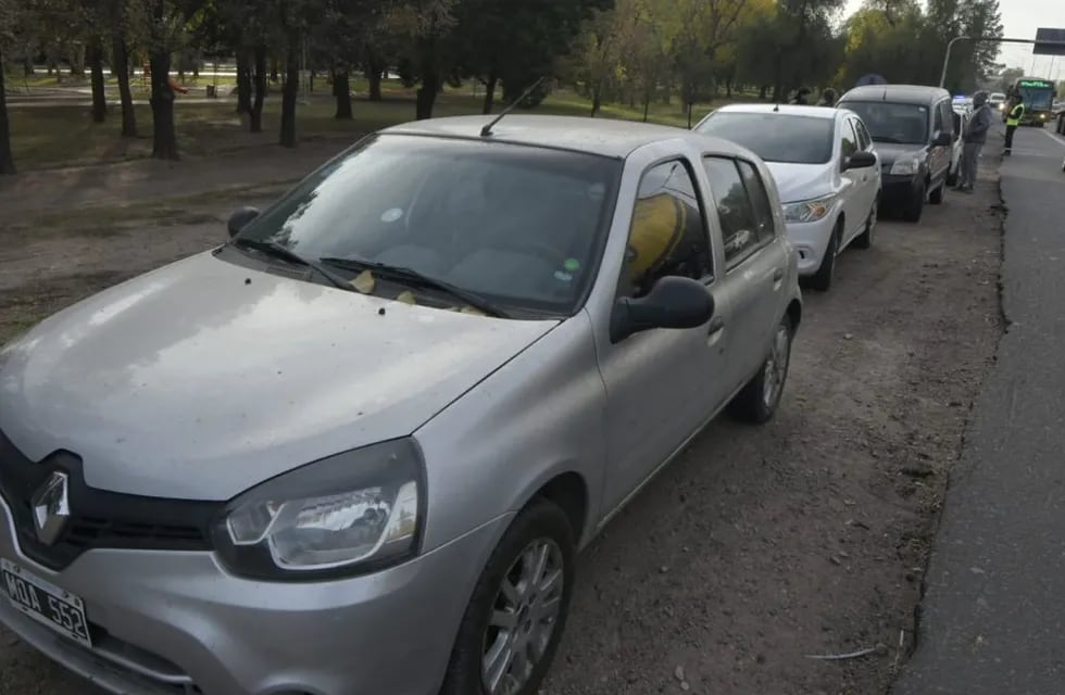 Caos vehicular en Acceso Este: seis vehículos chocaron en cadena. Foto: Orlando Pelichotti - Los Andes.