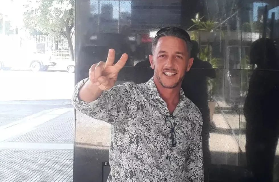Gastón Mercanzini, el militante kirchnerista y exfuncionario municipal acusado de lanzarle un botellazo a Javier Milei (Web)
