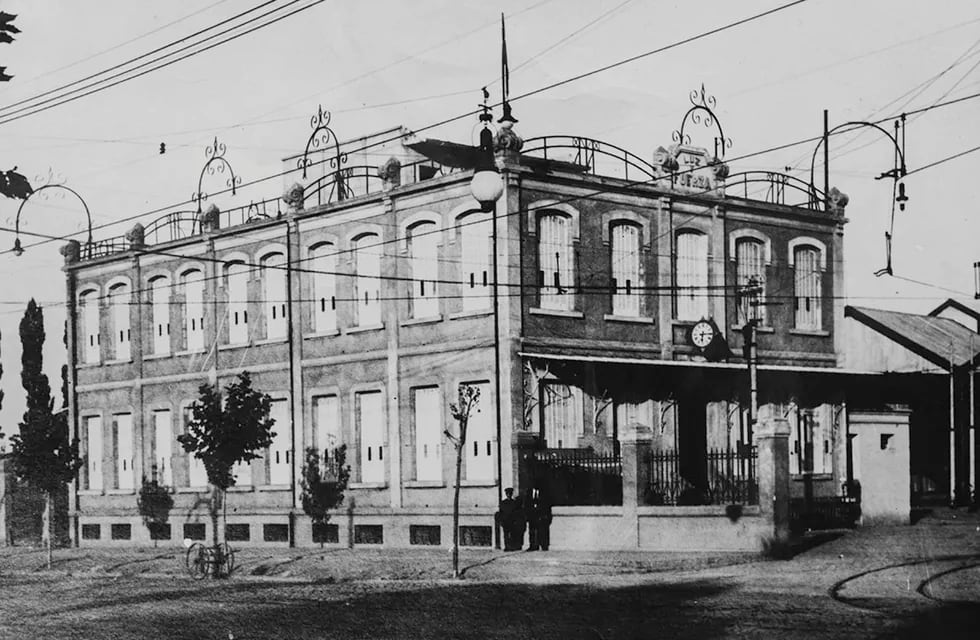 Estación de Tranvía Empresa de Luz y Fuerza 1920

Foto: Archivo Histórico  