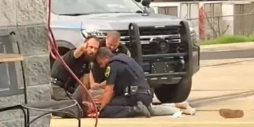 Tres policías le dieron una paliza a un detenido