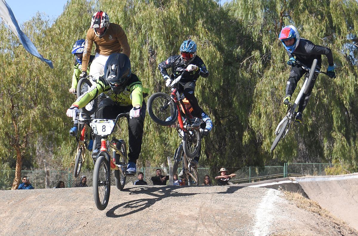 Se realizó en la pista José Luis Narpe la cuarta fecha del Campeonato Argentino de BMX. Foto: Marcelo Rolland / Los Andes