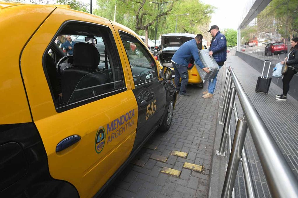 Taxis y remises con normalidad el 9 de mayo - Foto archivo / Los Andes