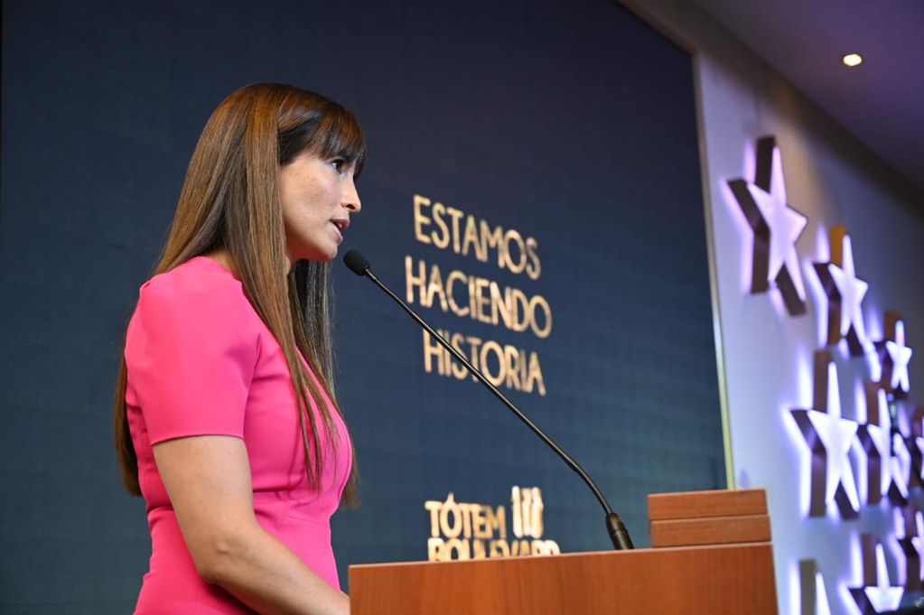 Ida López, titular del Instituto Provincial de Juegos y Casinos (IPJyC), en la apertura de la nueva sala de San Martín, en la noche del lunes.