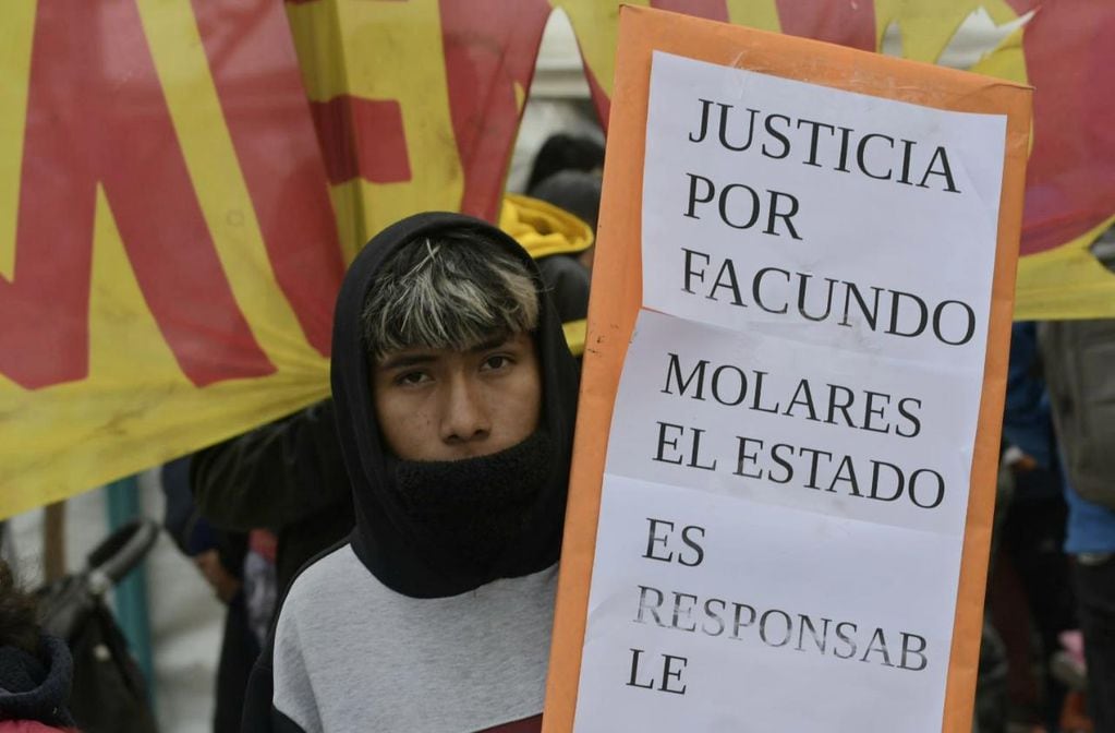 Marcha en Mendoza por la muerte de Facundo Molares. Foto: Orlando Pelichotti