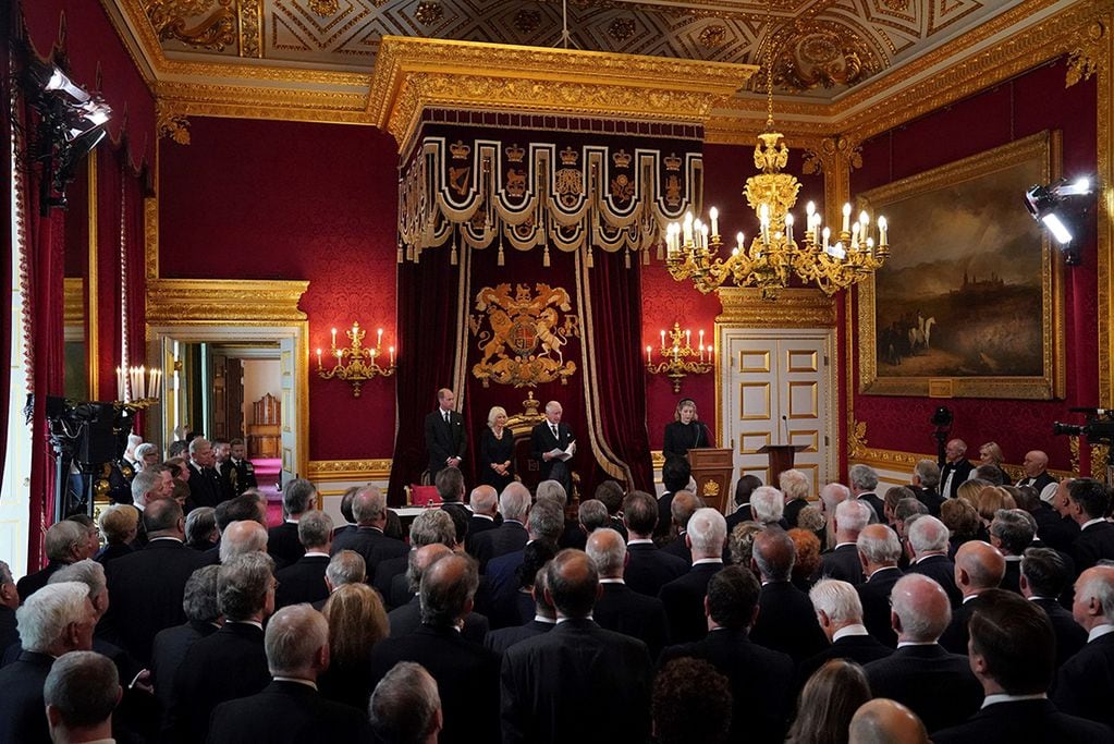 La ceremonia de proclamación de Carlos III (AP).