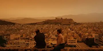 El cielo de Atenas se tiñe de naranja por las nubes de polvo del Sáhara