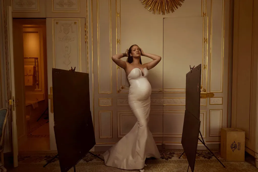 Rihanna, elegantisima en París. (Vogue/ Annie Leibovitz)