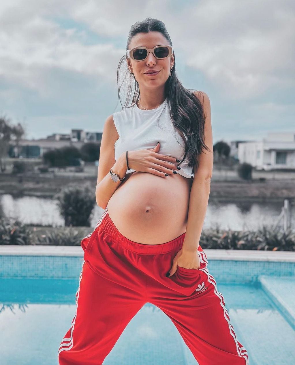 Famosas argentinas que dieron cátedra sobre las últimas tendencias de moda para embarazadas: Josefina "China" Ansa.