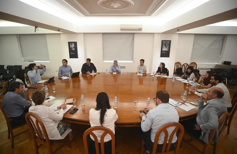 Alfredo Cornejo llevó adelante su reunión de gabinete. Foto: Prensa Mendoza