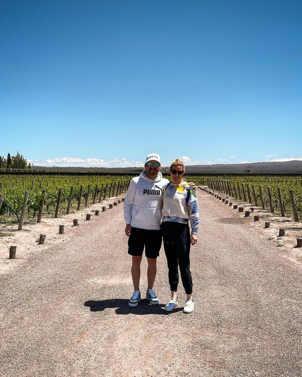 Valterri Bottas y Tiffany Cromwell en su viaje a Mendoza