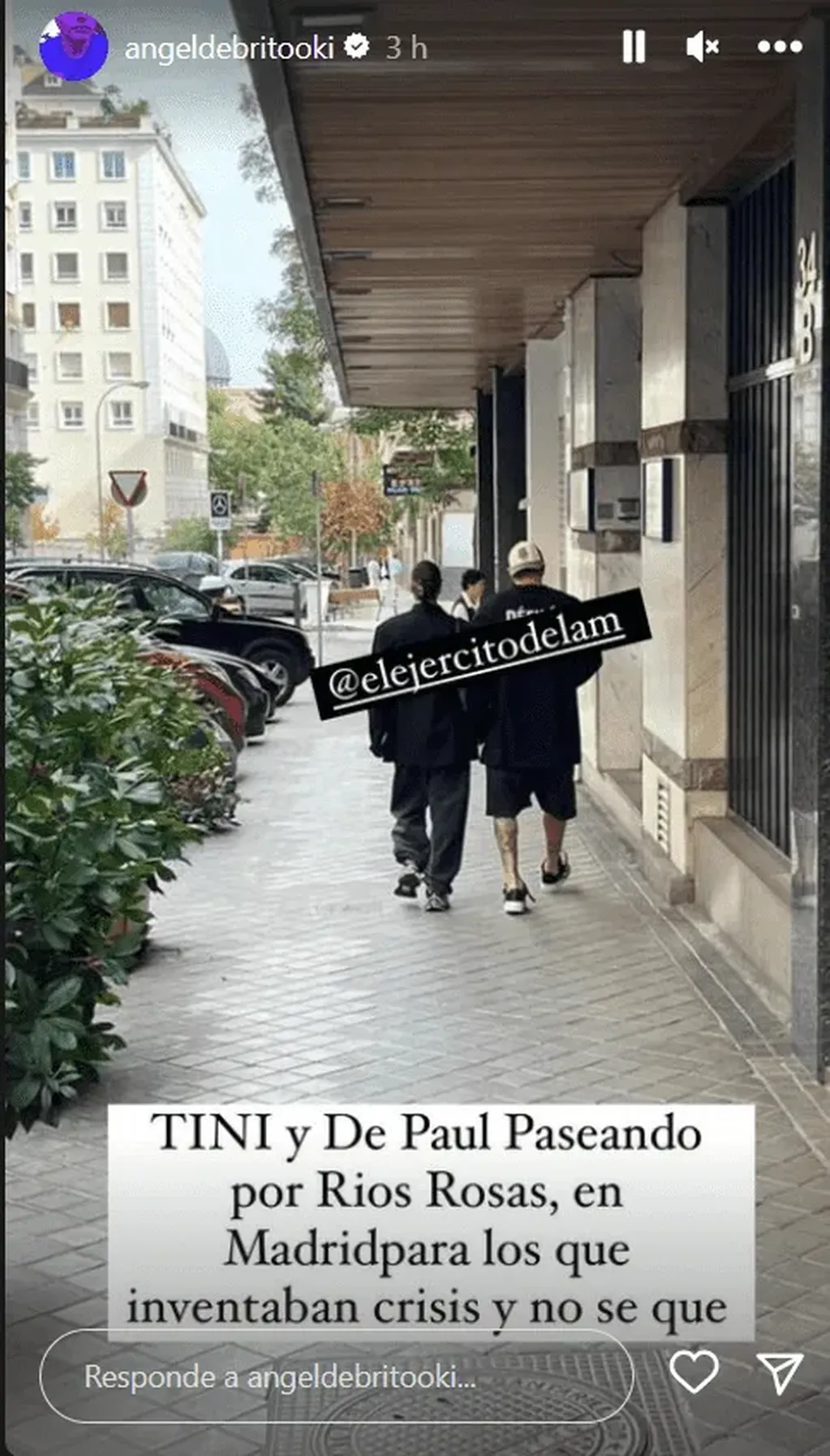 Tini y De Paul fueron vistos caminando por las calles de Madrid
