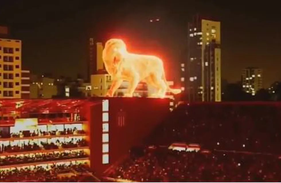 Los secretos del León de fuego que asombró al mundo en la fiesta de Estudiantes