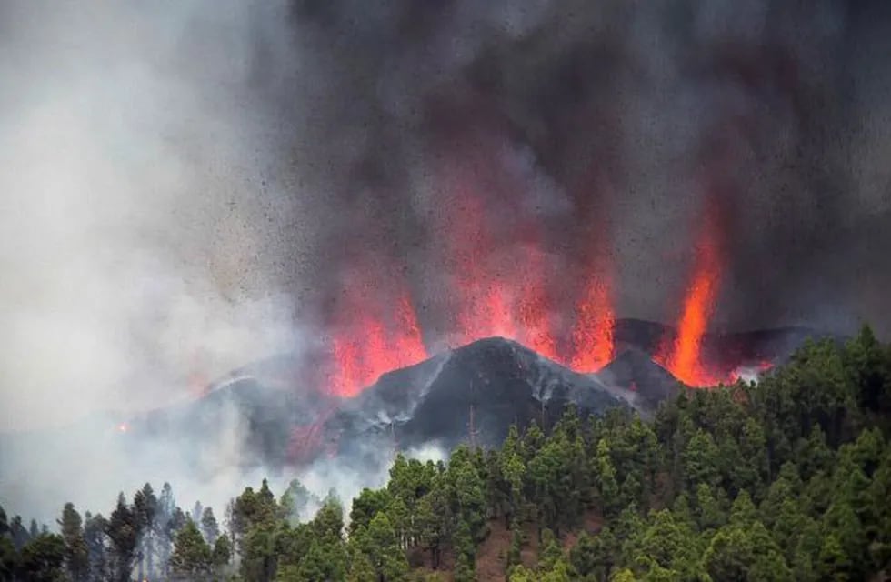 Volcán en La Palma, España tuvo una nueva ruptura que provocó emisión de lava. / Archivo