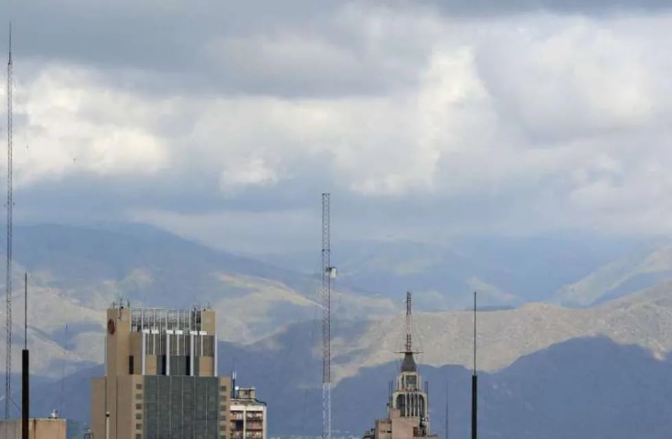 Pronóstico: se espera un domingo con poca nubosidad y vientos moderados en Mendoza