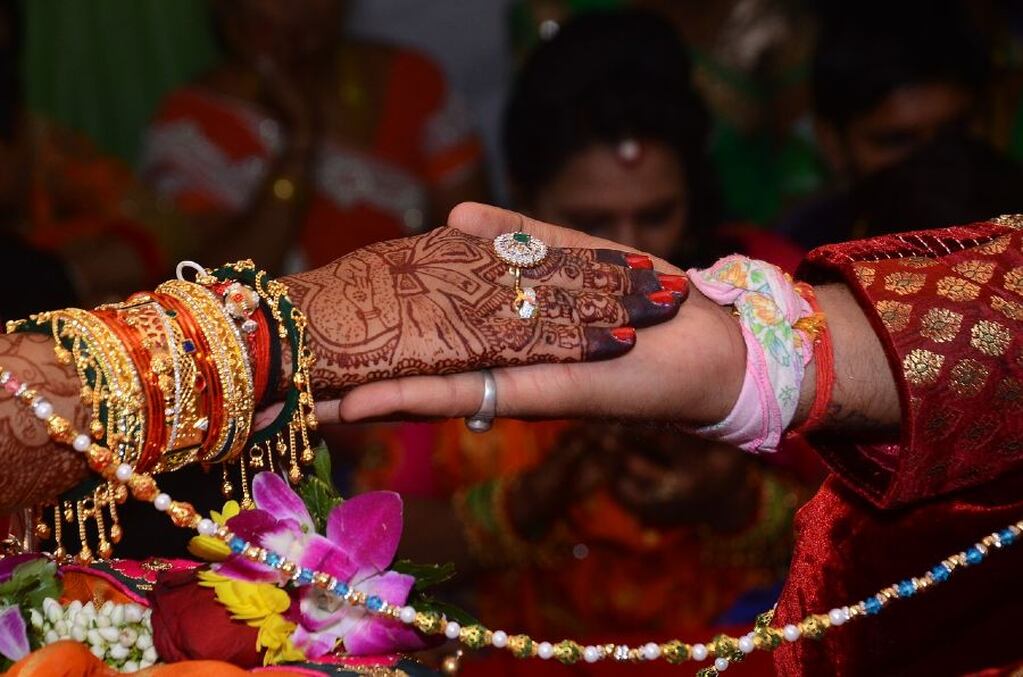 Algunos casamientos en la India continúan siendo arreglados.