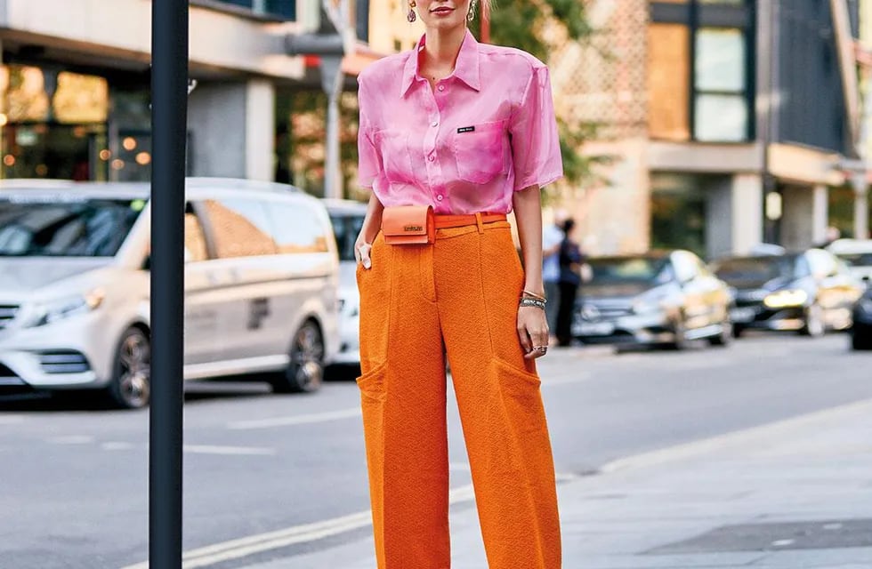 Cinco formas de combinar tu pantalón naranja, el color del verano 2022/2023