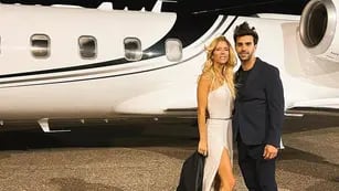 Nicole Neumann viajó en avión privado con su novio, Manu Urcera.