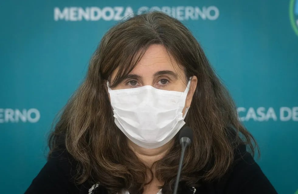 Ana María Nadal, ministra de Salud, la encargada de resistir el embate opositor.
Foto: Ignacio Blanco / Los Andes