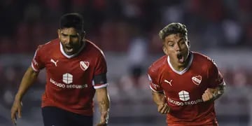 El Rojo le ganó 3-0 a los santiagueños y termina la Superliga con una sonrisa.