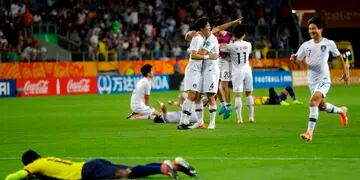 Los asiáticos vencieron a Ecuador por la mínima, mientras que Italia perdió con polémica.