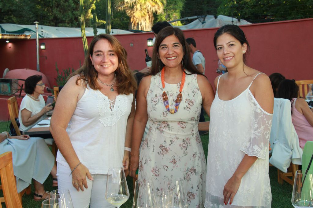 Alejandra Gil Posleman, Marcela Carrizo y Florencia Afranllie.
