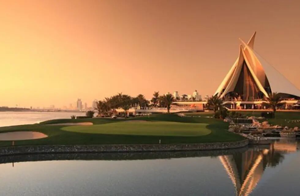 Vista de un atardecer en el Dubái Creek Golf & Yacht Club