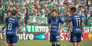Tras la expulsión de Asenjo, Gómez movió el banco, ingresó Tissera y el delantero selló el 2-2 definitivo. Mirá los goles del partido. 