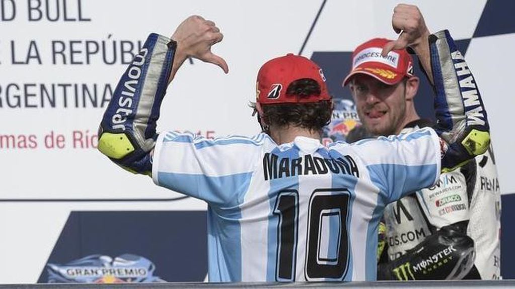 En Argentina, Valentino Rossi homenajeó a Maradona