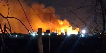 El Zonda en Guaymallén: once focos de incendio y cinco casas afectadas