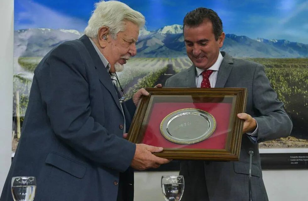 El célebre escritor Carlos Levy, flamante Embajador Cultural de Mendoza