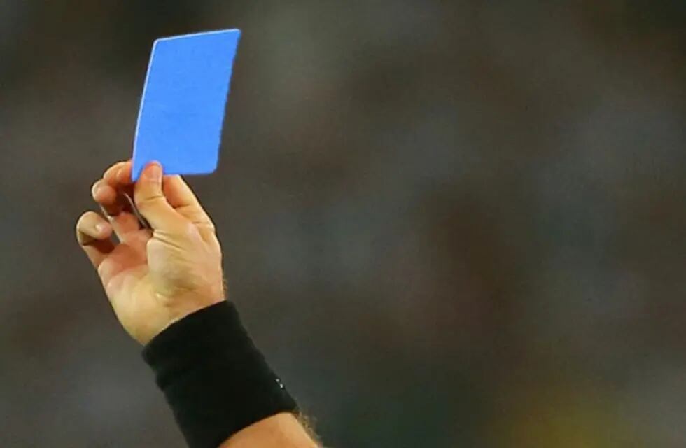 Se viene la tarjeta Azul en el fútbol inglés. / Gentileza.