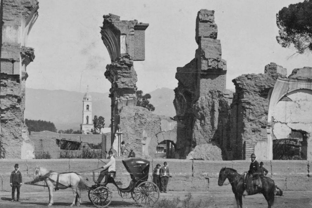 Una imagen de la iglesia de San Francisco, en la Cuarta Sección de Ciudad, en los días posteriores al terremoto del 20 de marzo de 1861. El templo quedó completamente destruido.