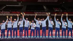 Argentina ganó la medalla de bronce en Tokio. @Voley_FeVA