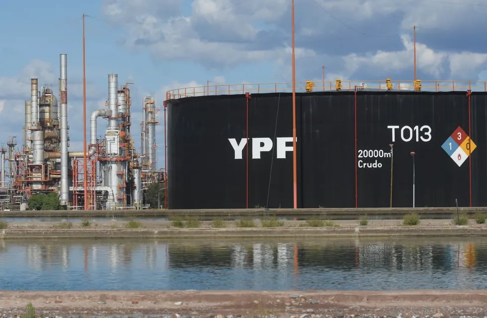 La refinería de YPF en Luján es fundamental para la actividad petrolera en la provincia / José Gutiérrez