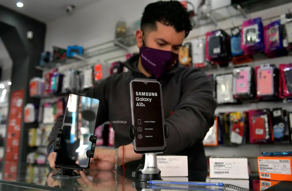 Aumentó la venta de celulares y no se consiguen desde que si inicio la cuarentena en el periodo de pandemia. Foto: Orlando Pelichotti.