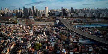 Vista aérea de Villa 31, uno de los barrios marginales más grandes de Buenos Aires,