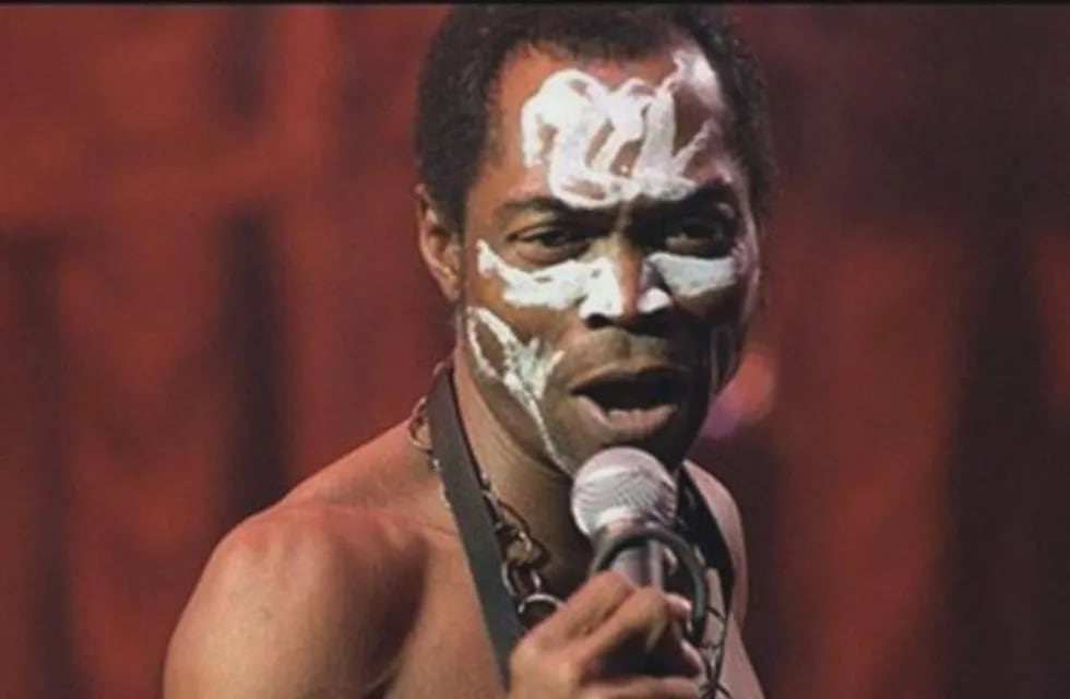 La vida desbordada en sexo, música y política de Fela Kuti: creador del afrobeat