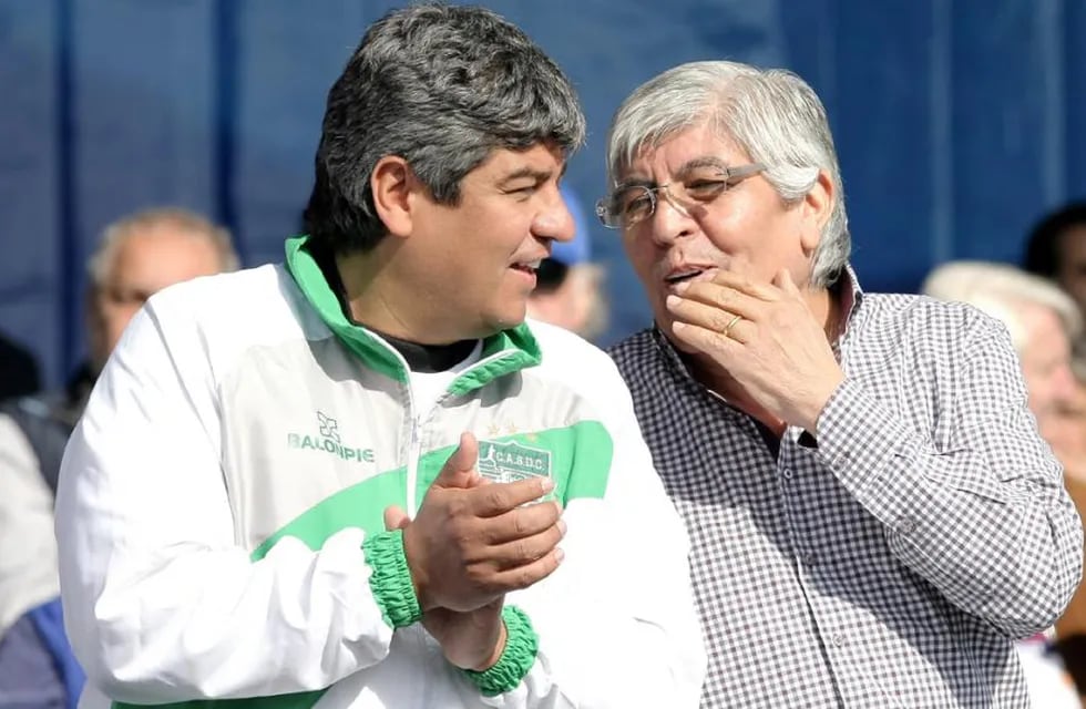 Pablo Moyano y su padre Hugo tendrán el corazón partido en el cruce de Copa Argentina. 