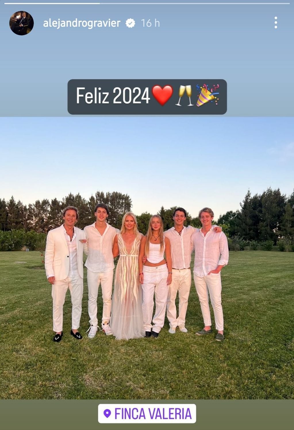 Valeria Mazza y Alejandro Gravier, junto a sus hijos Balthazar, Tiziano, Benicio y Taina (Captura de pantalla)
