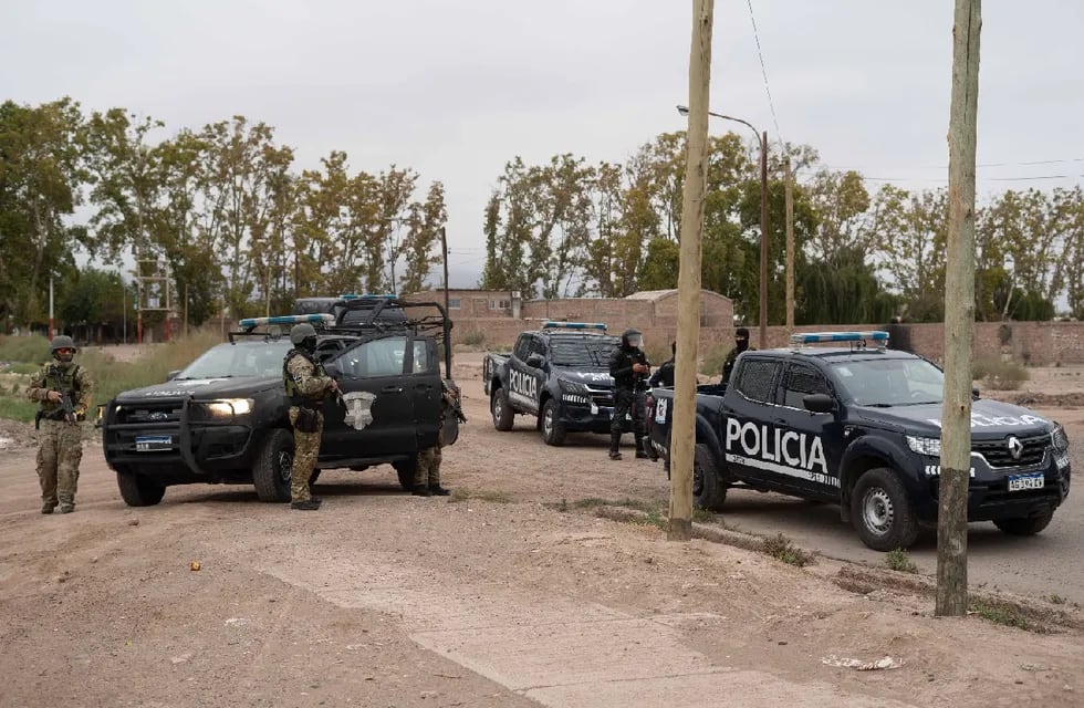 Megoperativo antidrogas en Las Heras: 140 policías, 7 detenidos y 11 allanamientos simultáneos. | Foto: Ministerio de Seguridad y Justicia