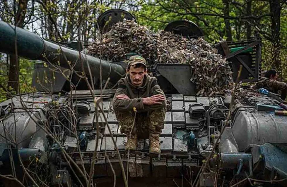 Ucrania asegura tener lista la contraofensiva. Imagen de archivo de un soldado ucraniano en el frente.