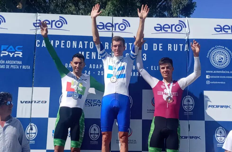 El bonaerense, Sergio Fredes (La Plata), que se coronó campeón en elite. El podio lo compartió con Juan Pablo Dotti y sanjuanino Leandro Cobarrubia.