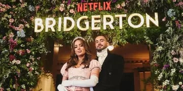 La falsa boda de Nico Occhiato y Flor Jazmín Peña a lo Bridgerton en el Colón