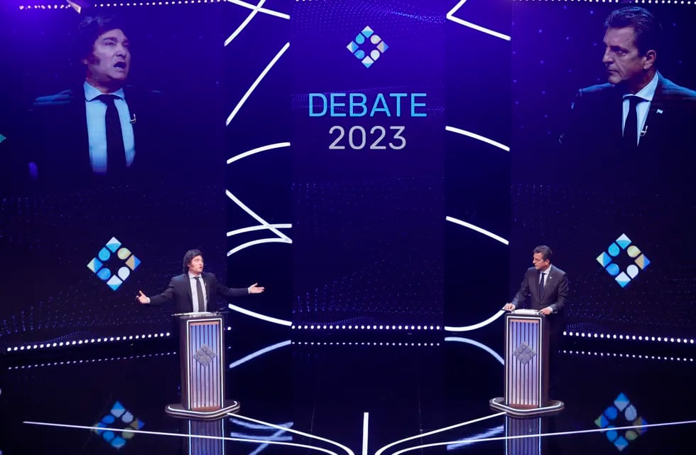 El debate presidencial antes del balotaje entre Javier Milei y Sergio Massa. (Fabián Marelli Pool)