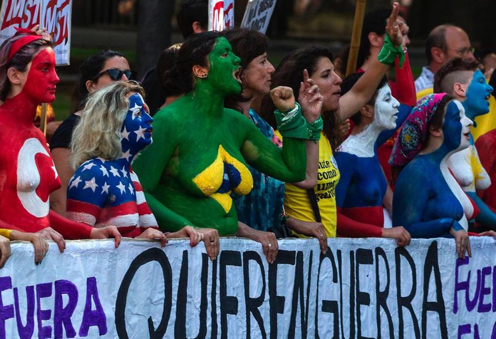 
Foto: AFP | Activistas gritan consignas durante una protesta contra el G20.
   