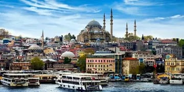 Con vistas panorámicas potentes y una historia y cultura que desborda a cada paso, sobran las razones para conocer el destino  más famoso de Turquía.