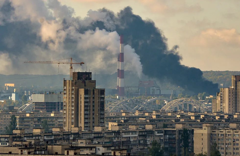 Kiev, la capital de Ucrania, tras el impacto de un ataque ruso. (Ukrinform/DPA)